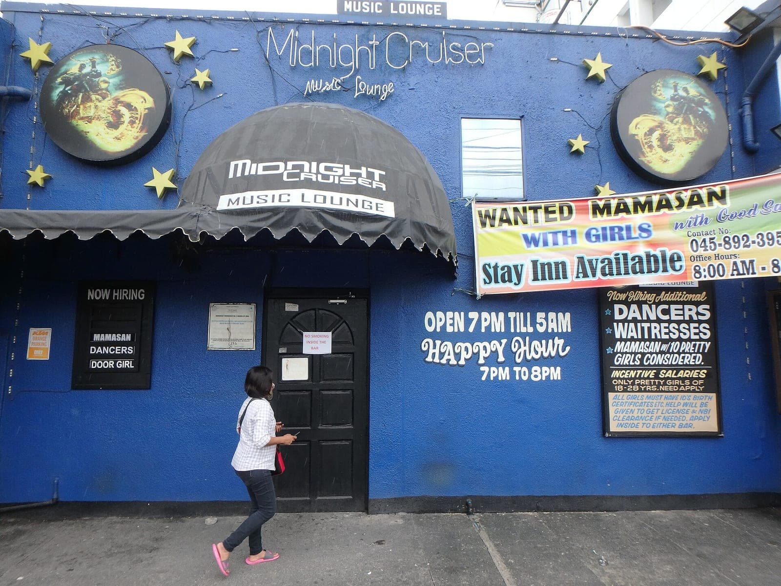Midnight Cruiser go-go bar on Fields Avenue, Angeles City