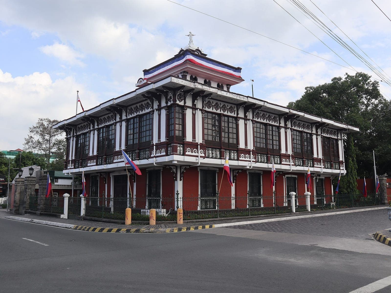 Pamintuan Mansion, Angeles City