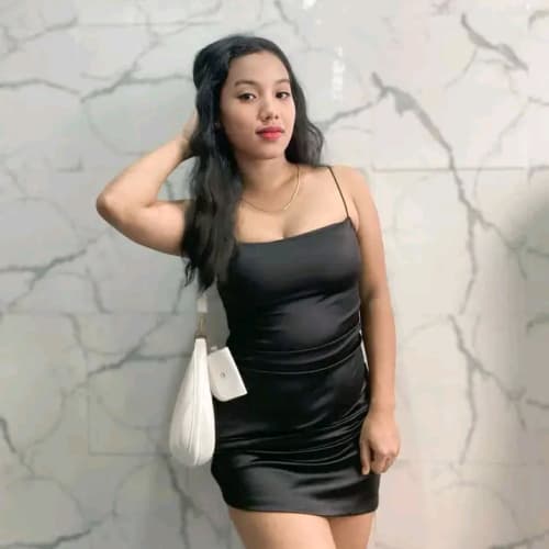 Mich, 22, from the Philippines