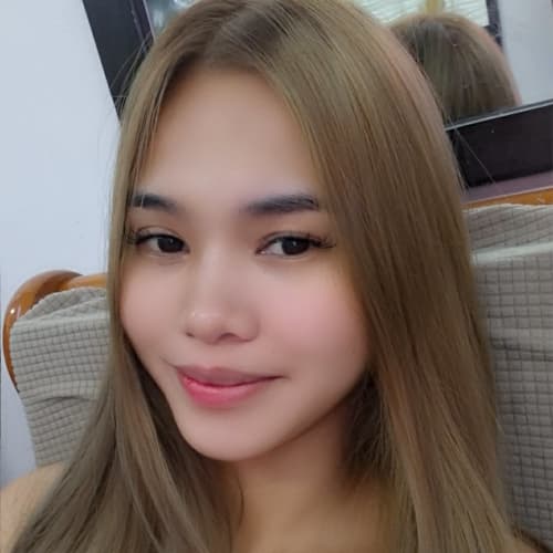Angelyn, 27, from the Philippines