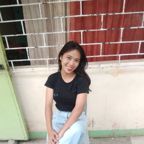 Jennifer, 24, from the Philippines