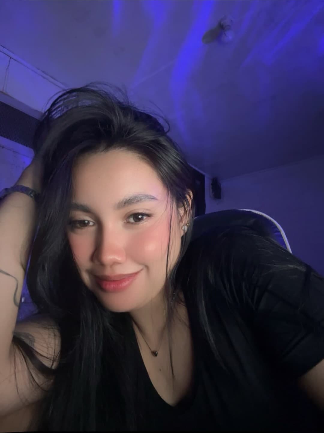 Angela, 23