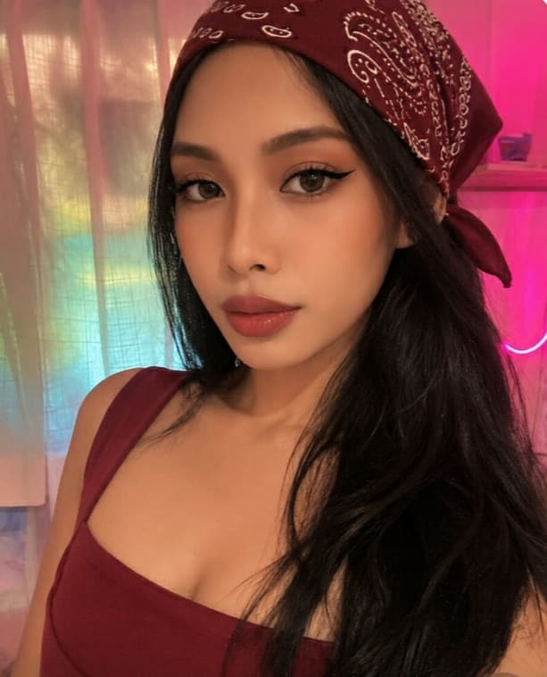 sofie, 23