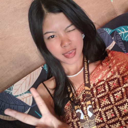 emsly, 18, from the Philippines