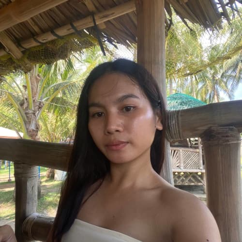Fely, 23, from the Philippines